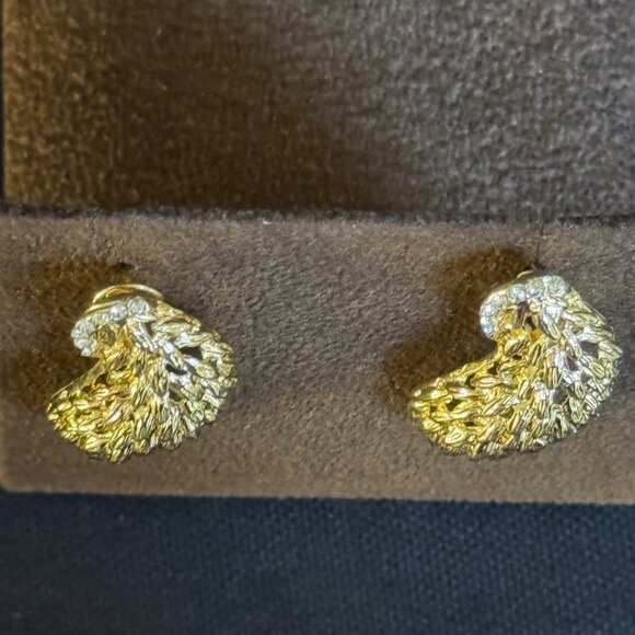 Gold Tone Angel Wing Pendant Earrings Set Intricate Design  Rhinestone Accents - Picture 9 of 13